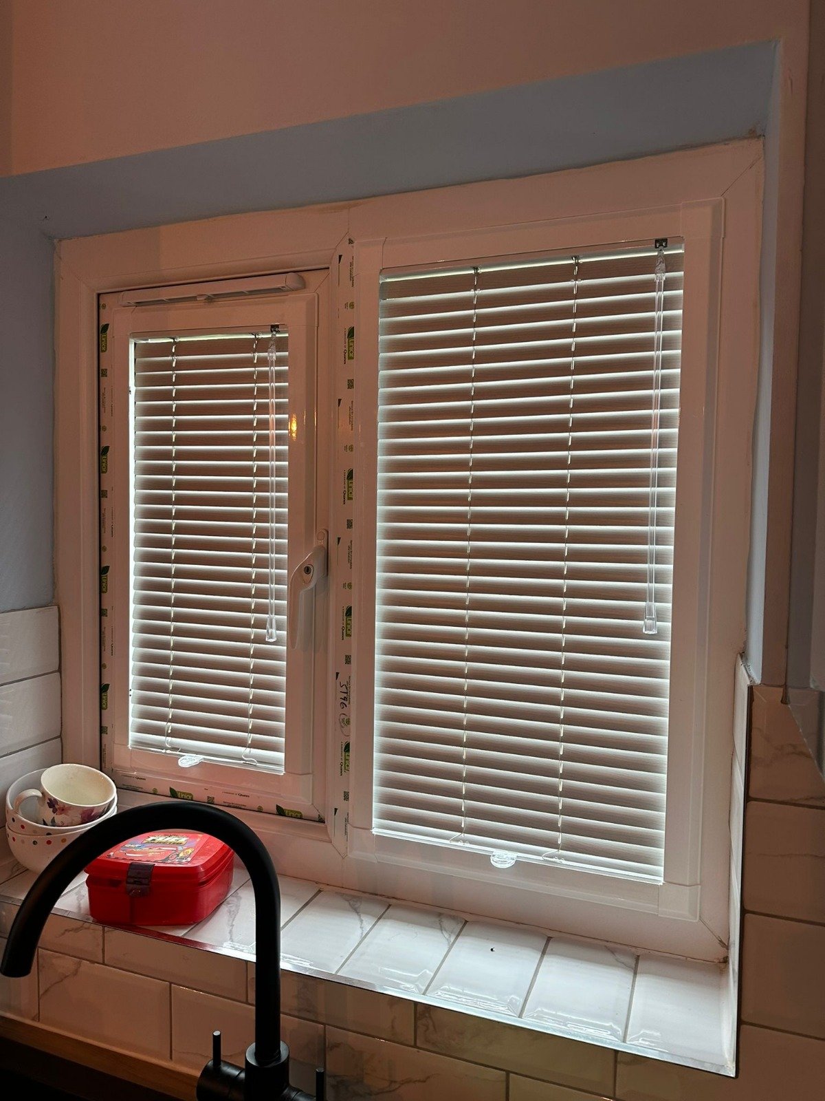 Perfect fit venetian blinds
